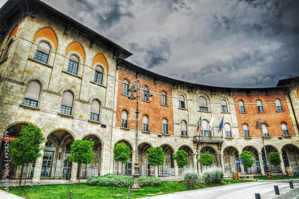 Fototapeta premium Palazzo della Provincia under a cloudy sky in Pisa