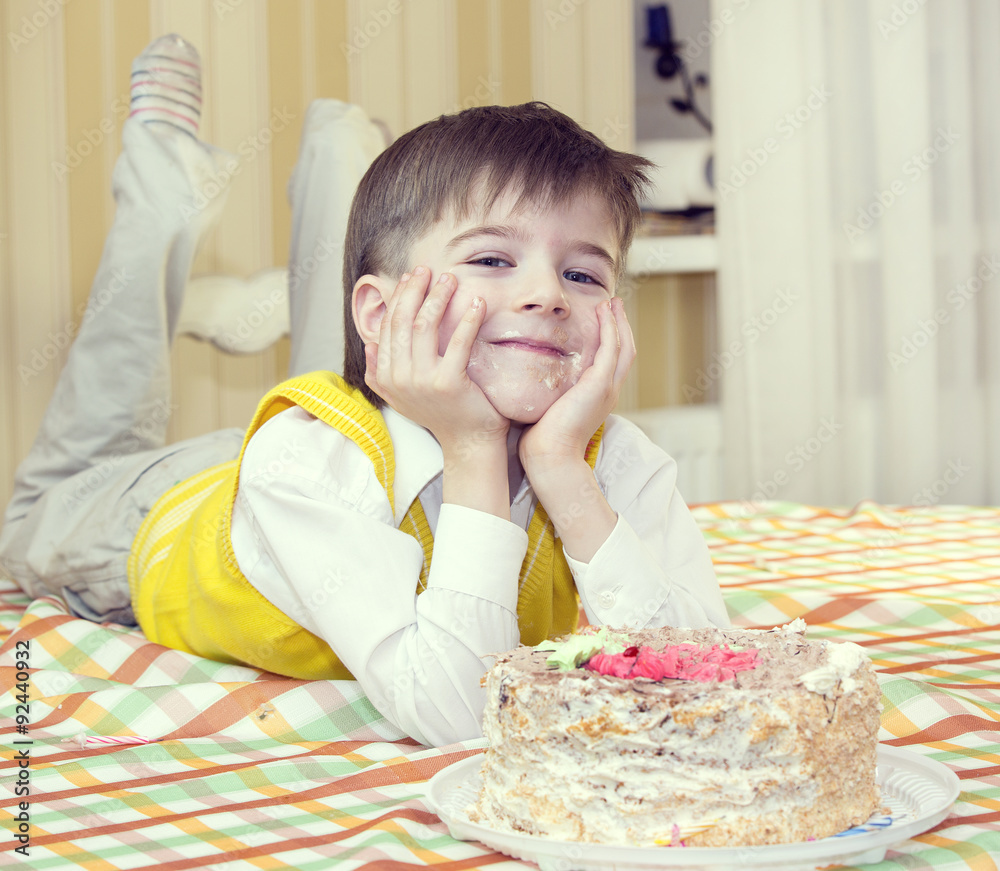 kids have fun eating birthday cake kids have fun eating birthday cake