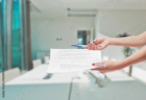 Photos Fogli in mano firma moduli