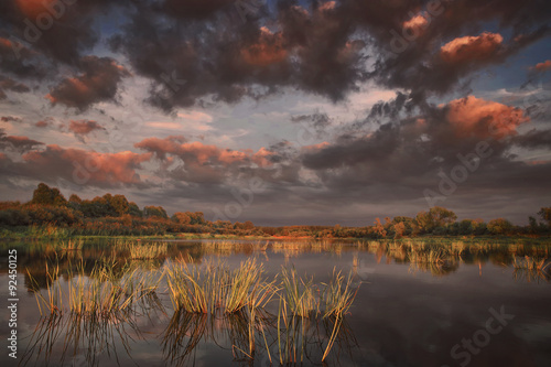 Tableau sur toile eventide lake before the rain
