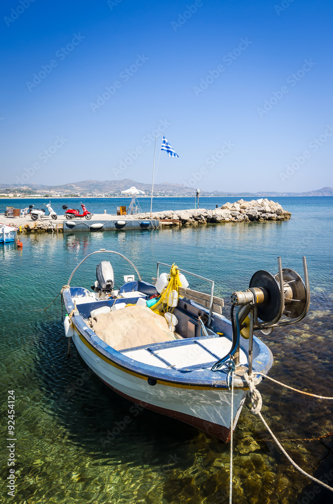 Obraz premium Fishing boat on the Greek coast