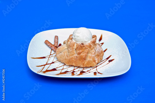 apple strudel with ice cream