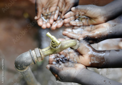 Billede på lærred Symbol for Lack of Water in Africa - Scarcity Symbol