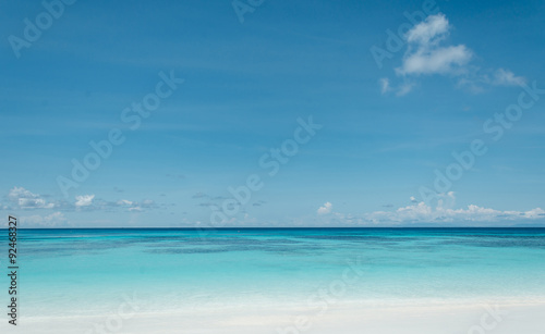 Fototapeta Naklejka Na Ścianę i Meble -  blue sky with sea and beach - soft focus with film filter