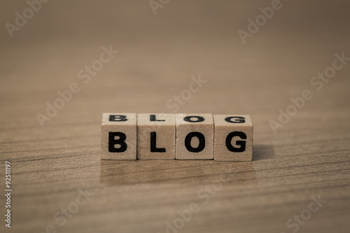 Blog in wooden cubes