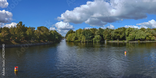 Canvas Print Der Berliner Landwehrkanal am Lohmühlenplatz