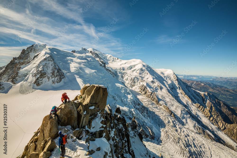 alpinismes au massif du mont blanc - obrazy, fototapety, plakaty 