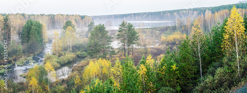 Осенний пейзаж туманным утром в лесу и рекой, Россия, Урал #92534767