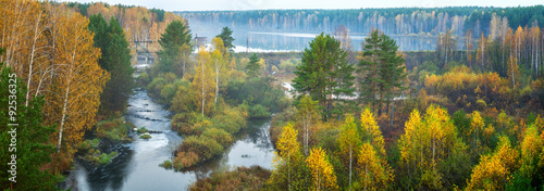 Осенний пейзаж туманным утром в лесу и рекой, Россия, Урал #92536325
