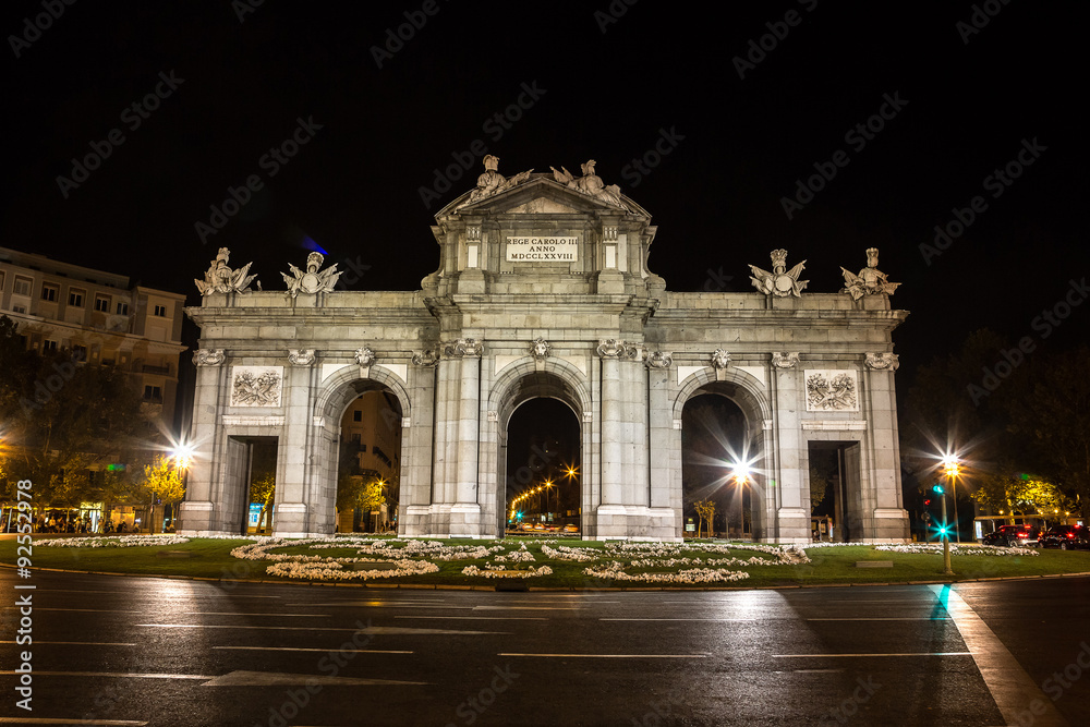 Fototapeta premium Puerta de Alcala in Madrid
