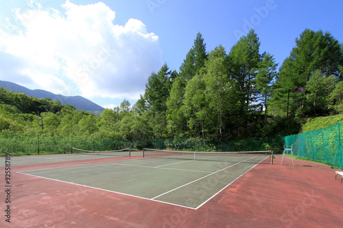 高原のテニスコート © K.Kara