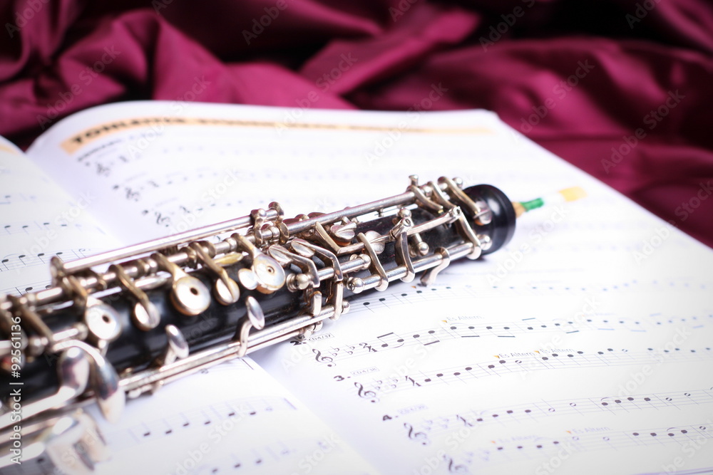 Fototapeta premium Oboe auf Noten