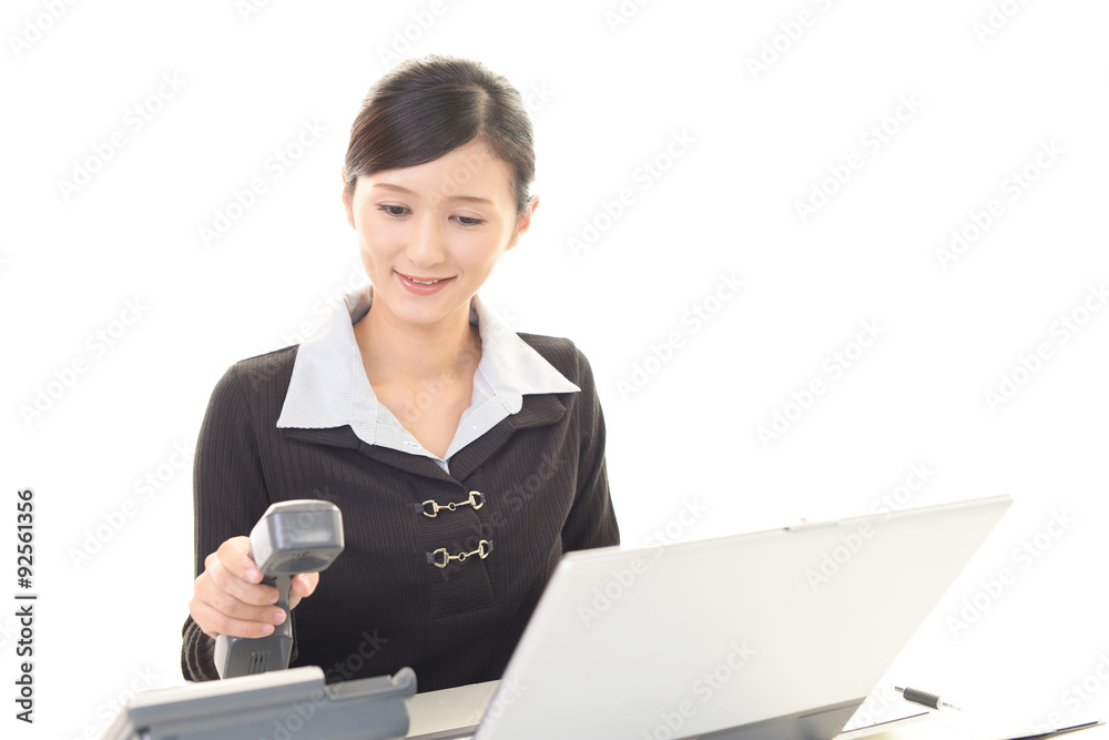 受話器を持つ女性 受話器を持つ女性