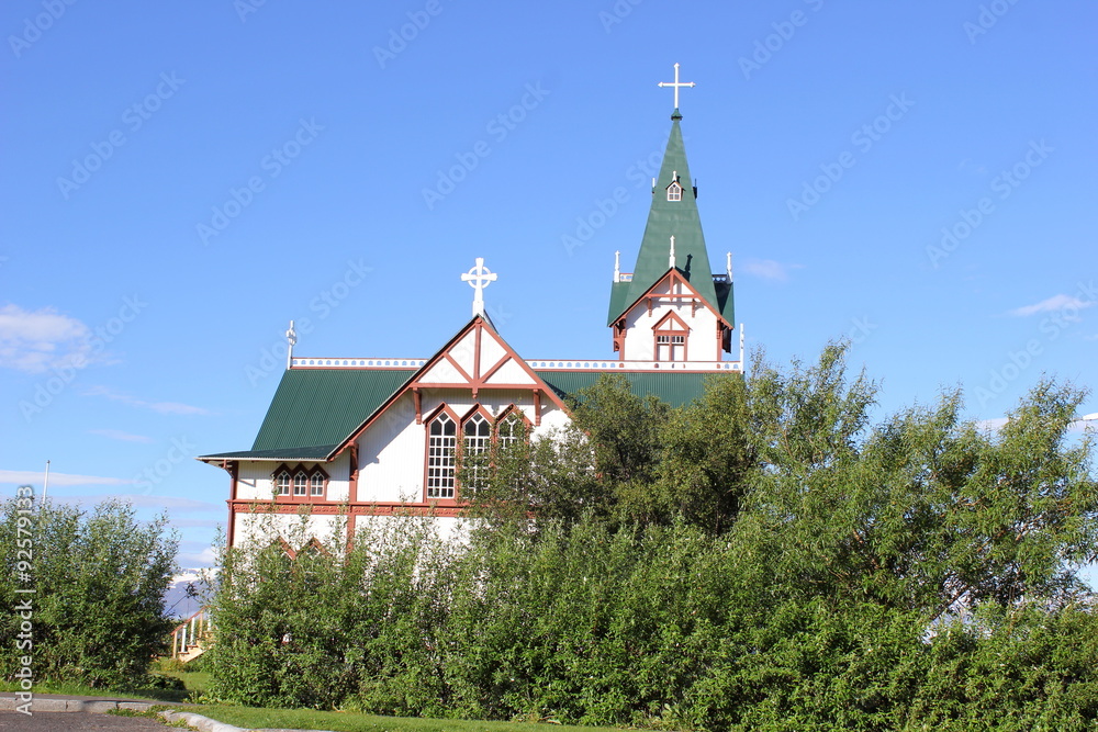 Die hübsche Holzkirche von Husavik im Norden von Island