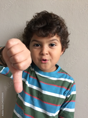 Cuadro en lienzo bambino in disaccordo