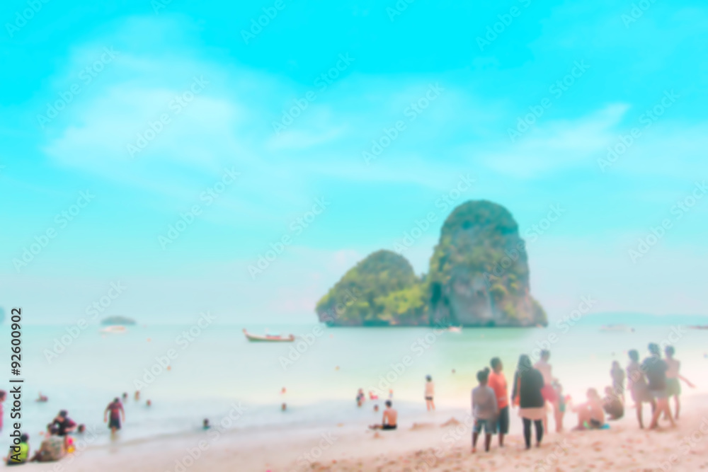 Obraz premium Blurred tourist on the beach : Holiday and summer background concept.