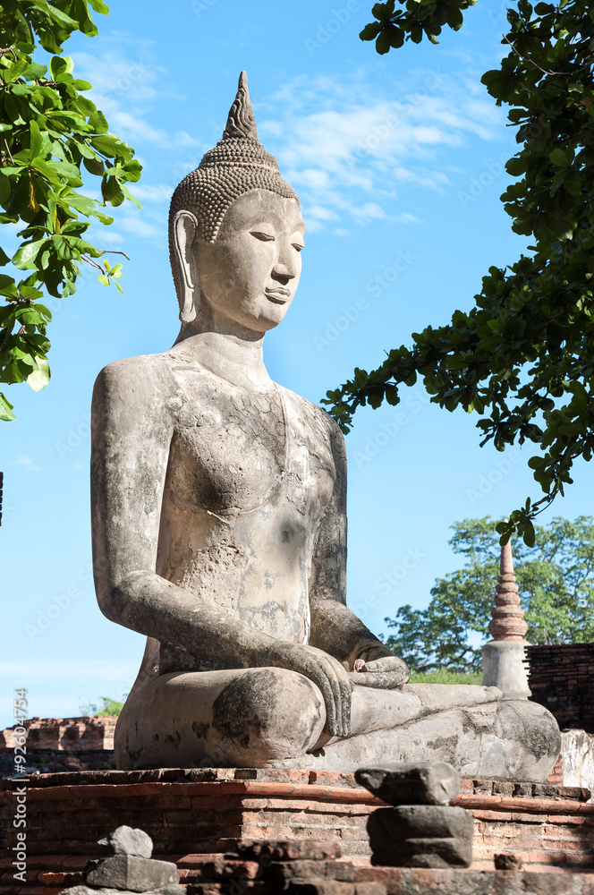 Obraz premium Large stone Buddha statue at Wat Mahathat, Ayutthaya, Thailand