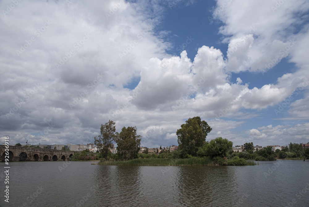Obraz premium Río Guadiana a su paso por Mérida