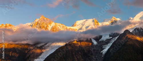 coucher du soleil sur le Massif du Mont-Blanc