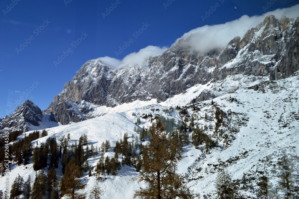 Schnee in Alpen 3