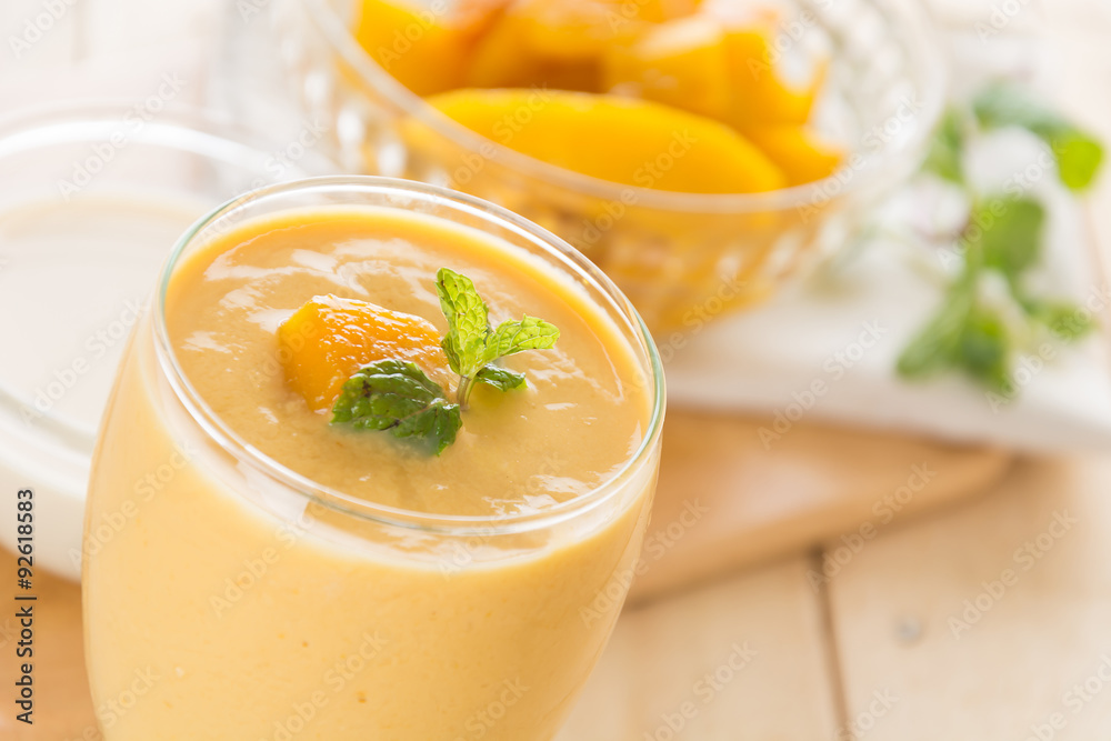 mango smoothie mango smoothie