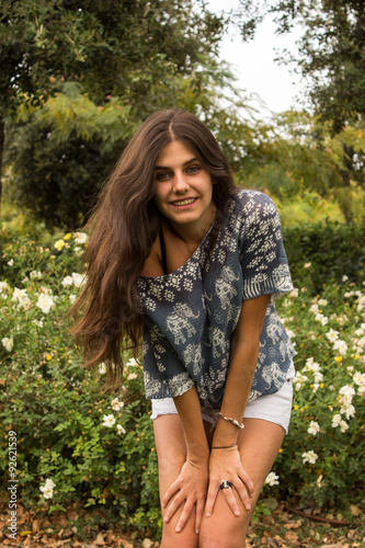 White girl with beautiful eyes. / White girl with beautiful eyes posing in the nature of a park in Madrid , Spain in the summer season.   © pablobenii