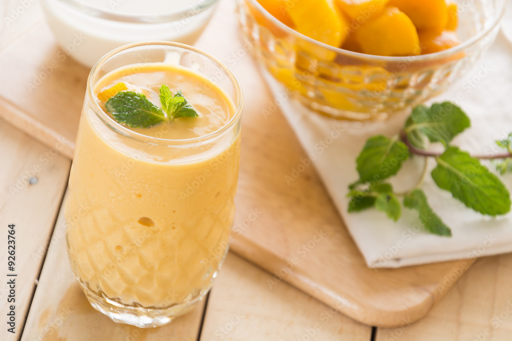 mango smoothie mango smoothie