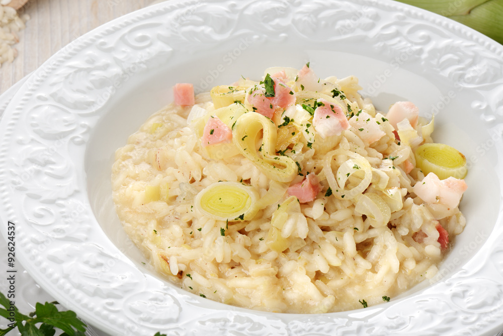 piatto di risotto al porro piatto di risotto al porro