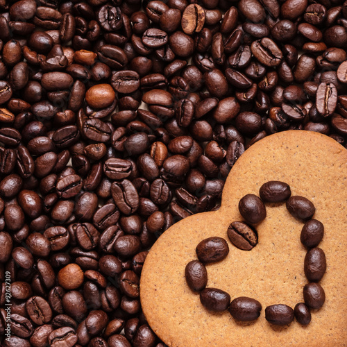 Obraz na plátně Heart shaped cookie on coffee beans background