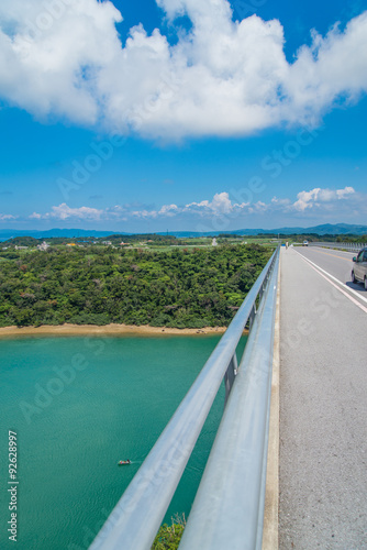 沖縄県　ワルミ大橋 © chokolia