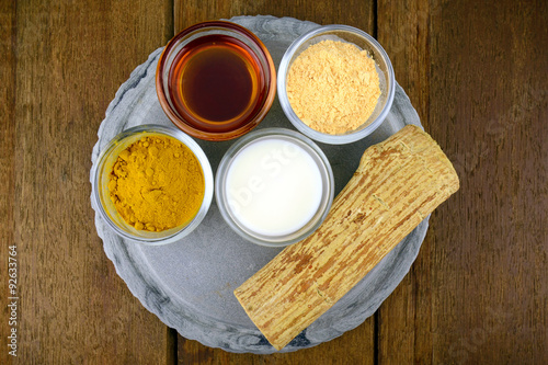 Myanmar Luxury facial mask with Tanaka fresh milk, turmeric powder and honey. photo