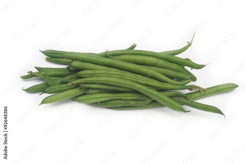 fagiolini verdi su sfondo bianco_ tegoline fagiolini verdi su sfondo bianco_ tegoline