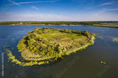 Obraz na płótnie Aerial view of island in lake w salonie