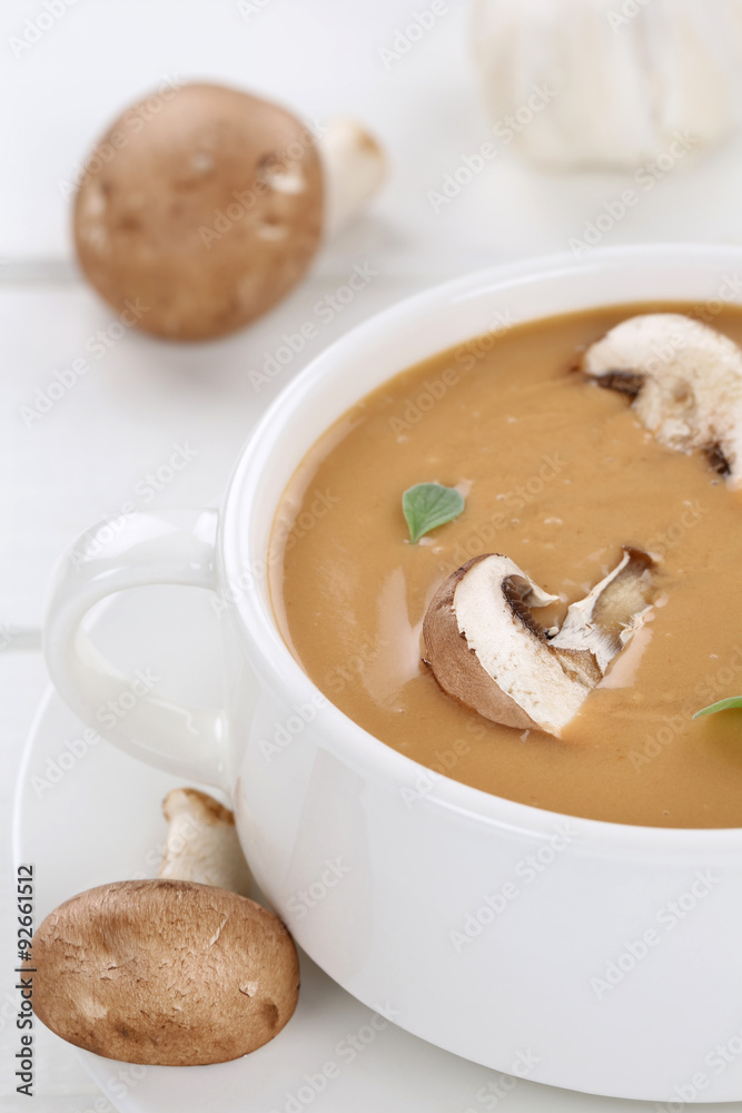 Pilzsuppe Pilz Champignons Suppe in Suppentasse Nahaufnahme Pilzsuppe Pilz Champignons Suppe in Suppentasse Nahaufnahme