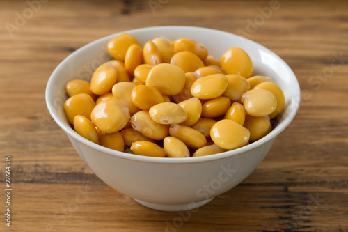 beans in white bowl