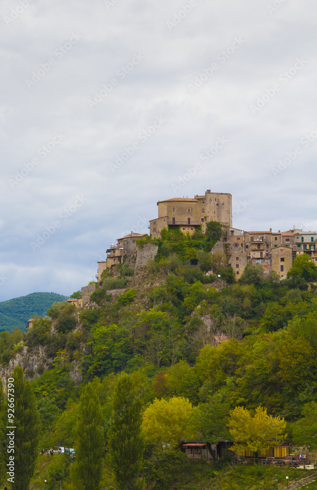 Castel di Tora in Lazio, Italia.
