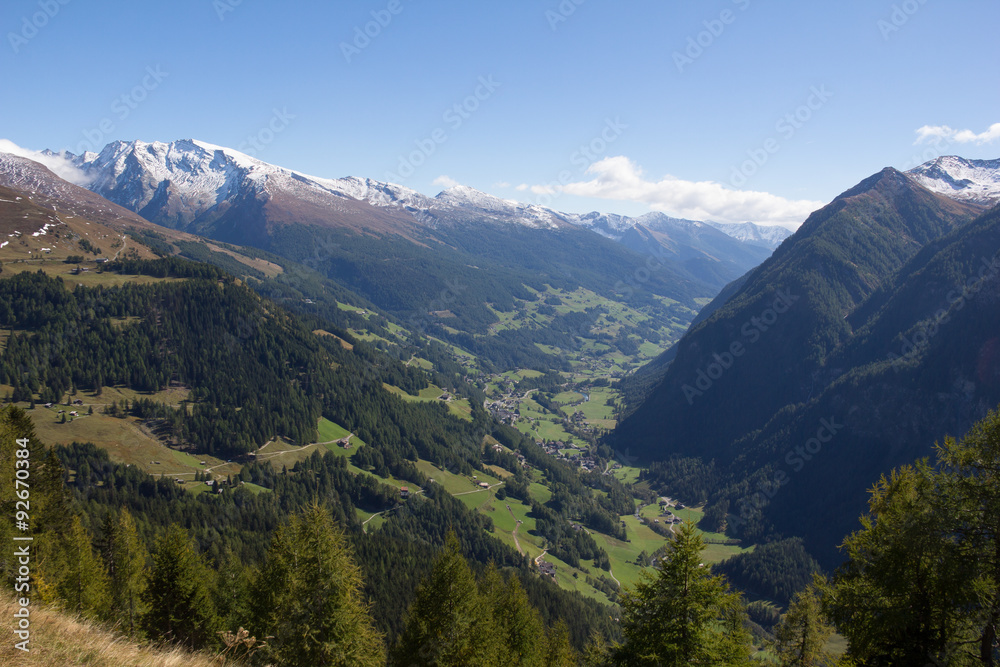 Obraz premium View From Grossglockner High Alpine Road Down Into The Valley