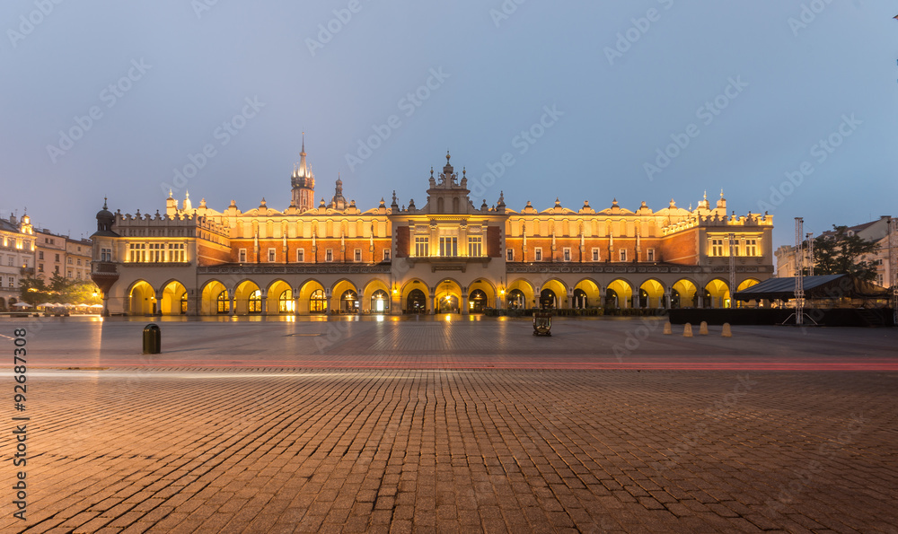 Fototapeta premium The Main Market Square in Krakow, Poland, with famous Sukiennice (Cloth hall) in blue hour