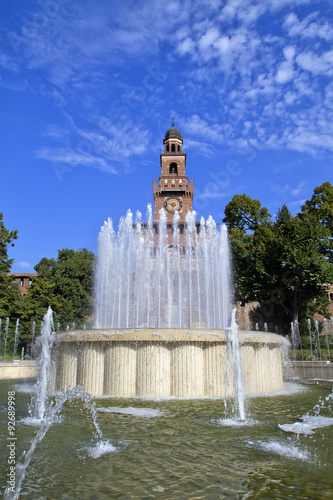 Castello Sforzesco e Fontana a Milano