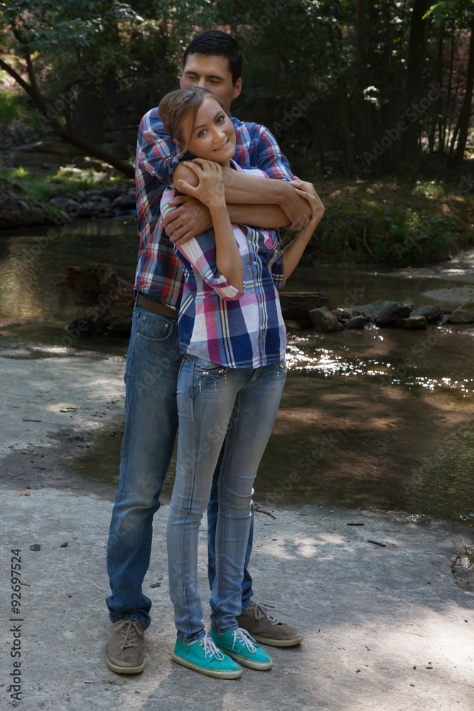 Obraz premium Romantic couple outdoors, hugging