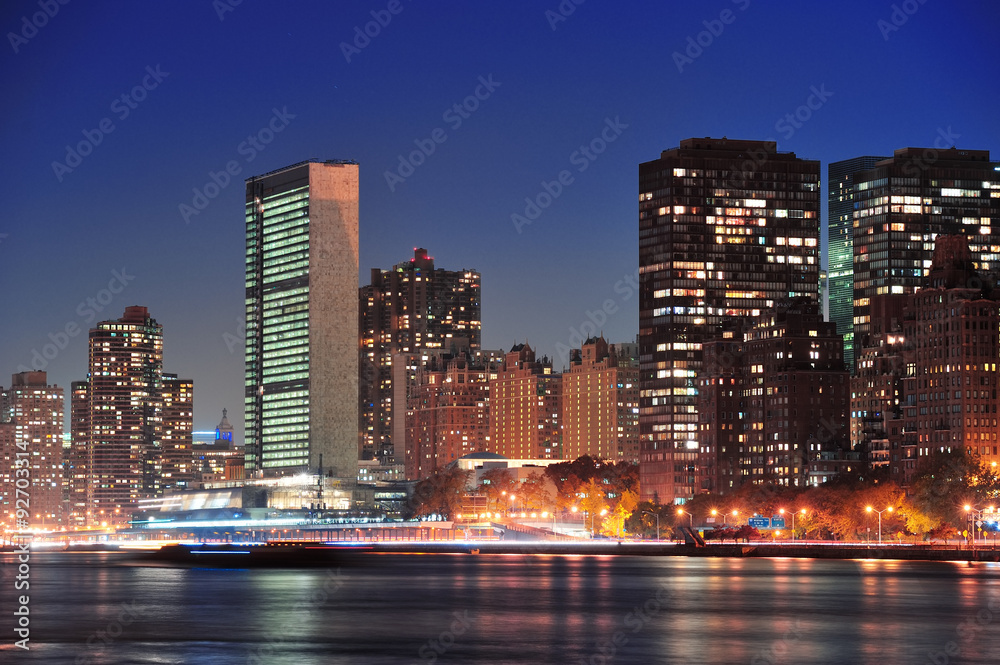 Fototapeta premium UN complex in New York City at night