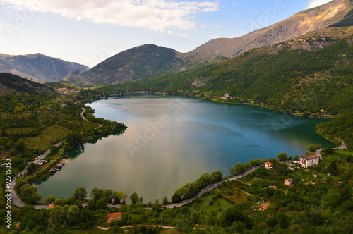 Fototapeta Naklejka Na Ścianę i Meble -  Lago di Scanno (Abruzzo) - Il lago a forma di cuore.