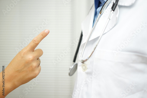 patient is angry on doctor because of medical error