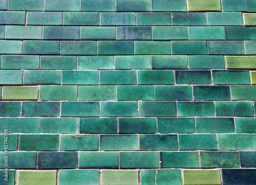 Grün glasierte Ziegel in Porto, Portugal photo