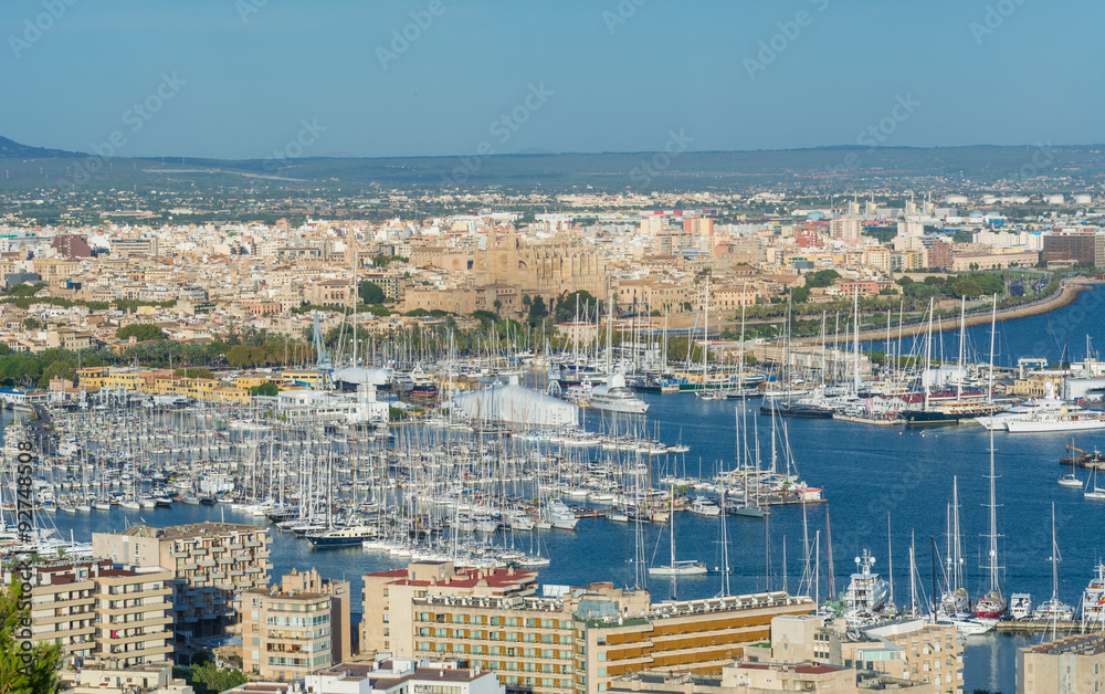 Hafen und Kathedrale von Palma de Mallorca