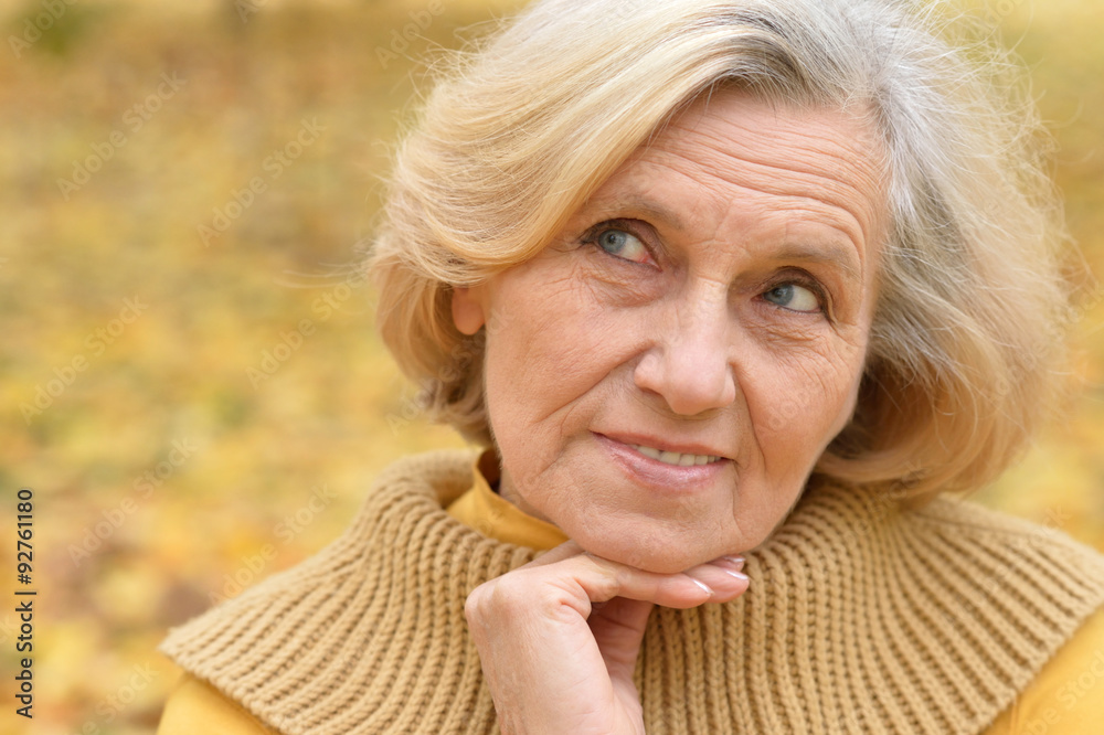 Senior woman in  autumn park