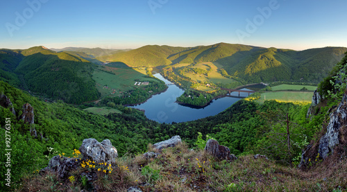 Fotografia Beautiful Slovakian panoramic landscape with a rock and river do