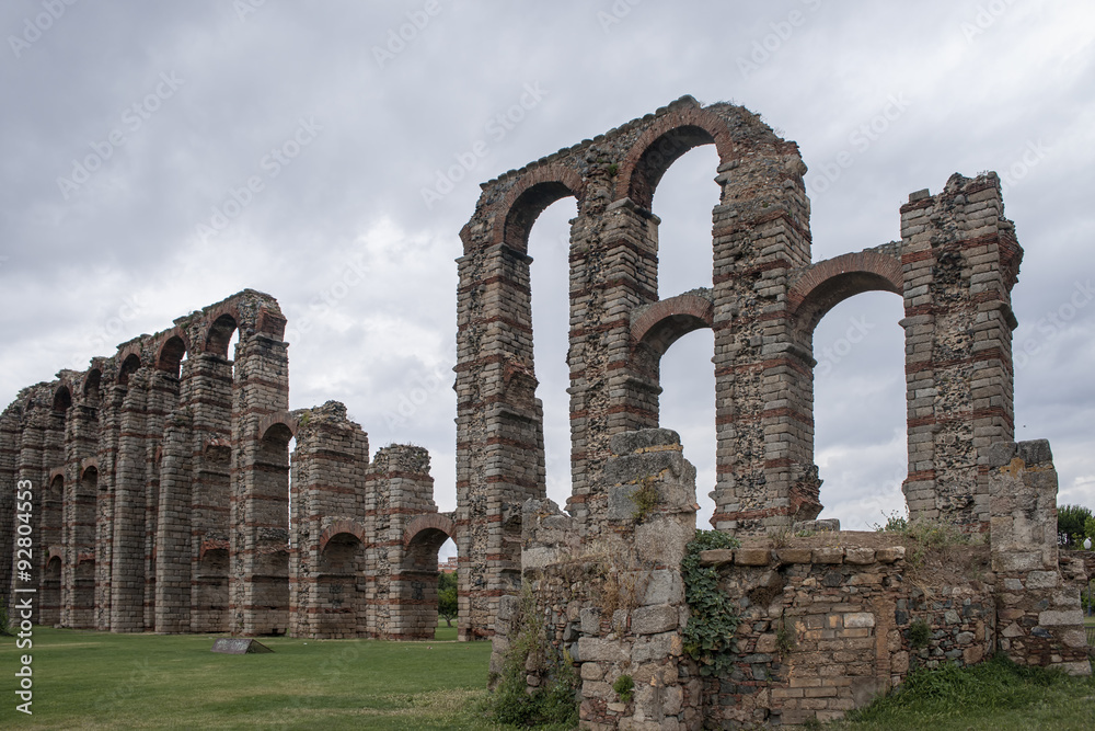 Antiguo acueducto romano de los Milagros de Mérida, España