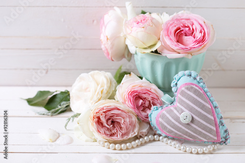Background with sweet pink roses flowers and decorative heart