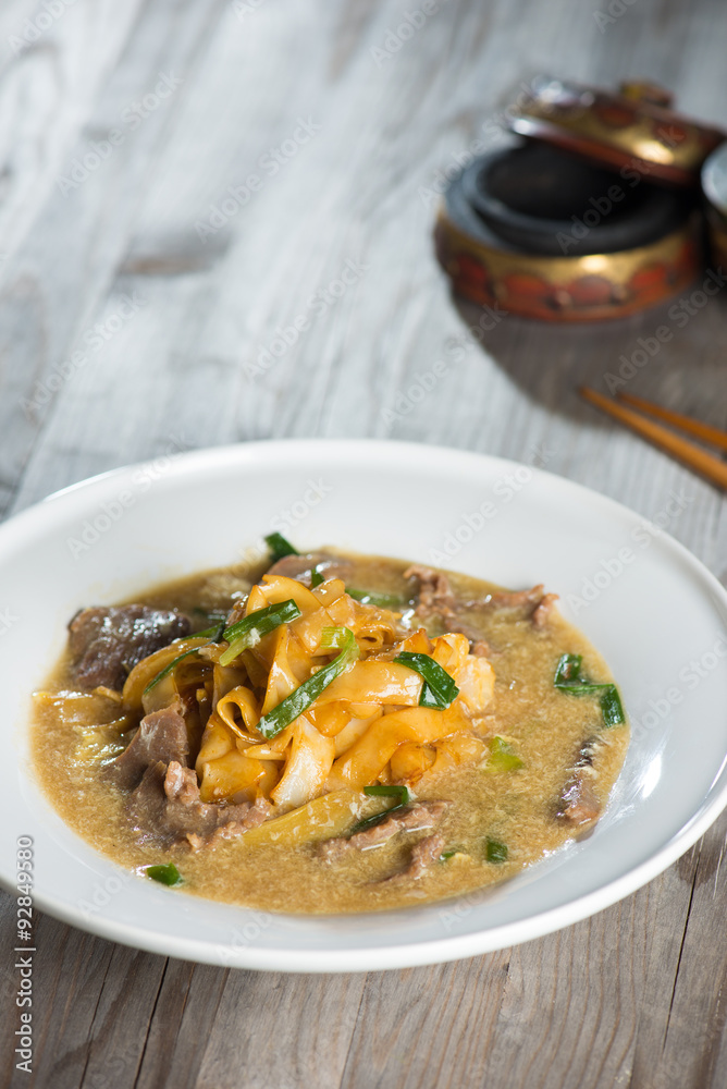 wat tan hor, popular cantonese fried noodle with beef